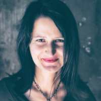 Headshot pic of Agnieszka Legutko