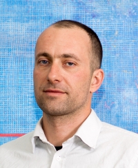 Head pic of Kamil Kijek with a blue background